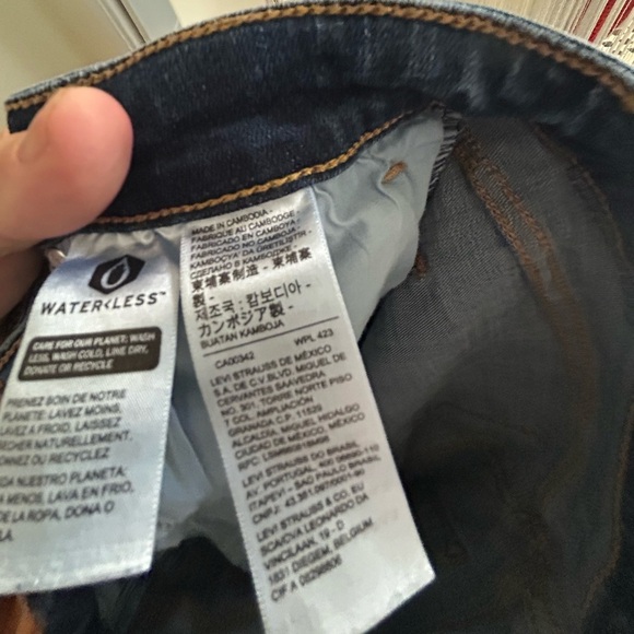 Levi's Women's mid rise size 12 Jeans - new or like new - Picture 5 of 7